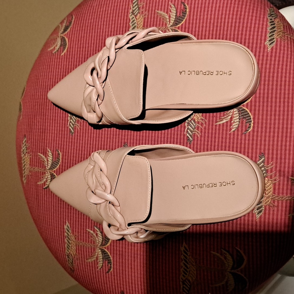 Never worn Shoe Republic LA